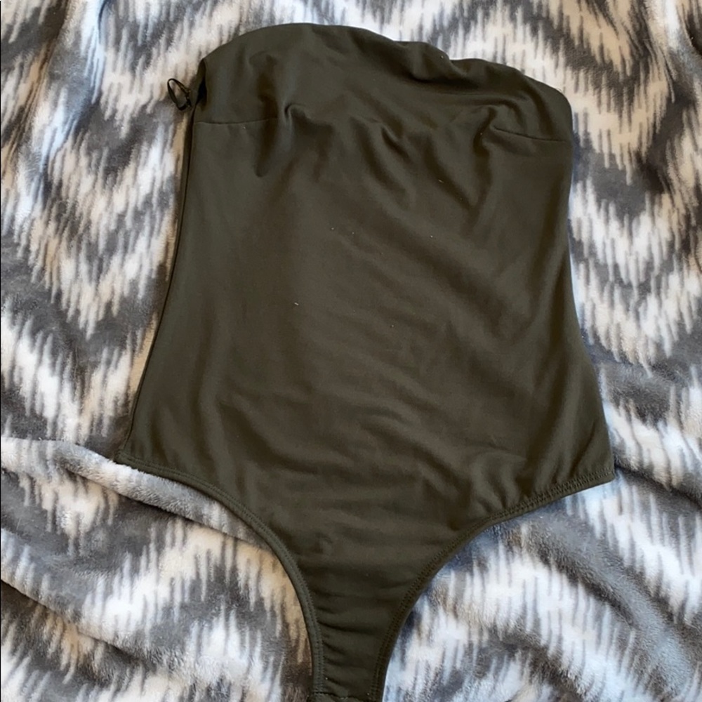 Strapless body suit